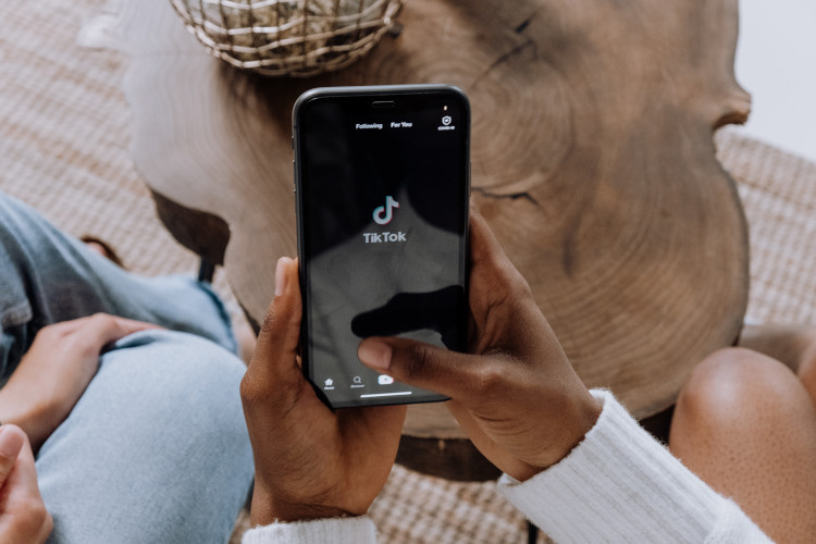 Earn by liking tiktok.