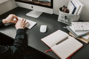 Essential elements of an effective online freelance portfolio.